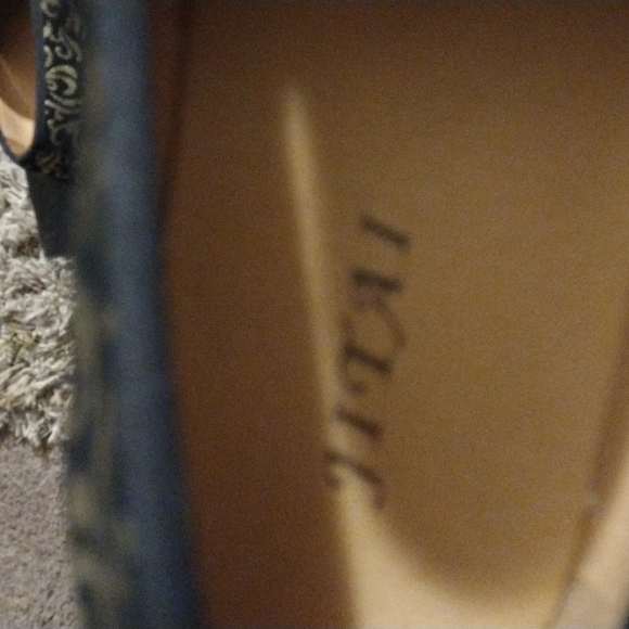 Jitia men's black and gold  slip on dress shoes. Size 12' - Picture 4 of 8